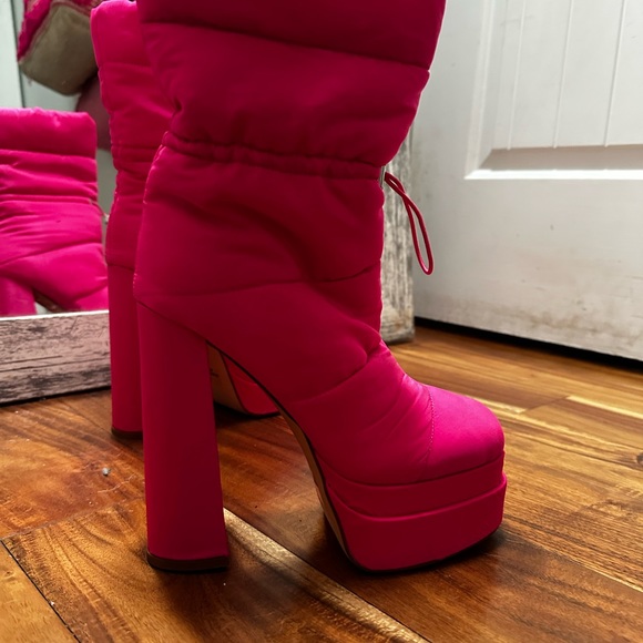 Puffy hot pink platform boots 7 - Picture 9 of 10